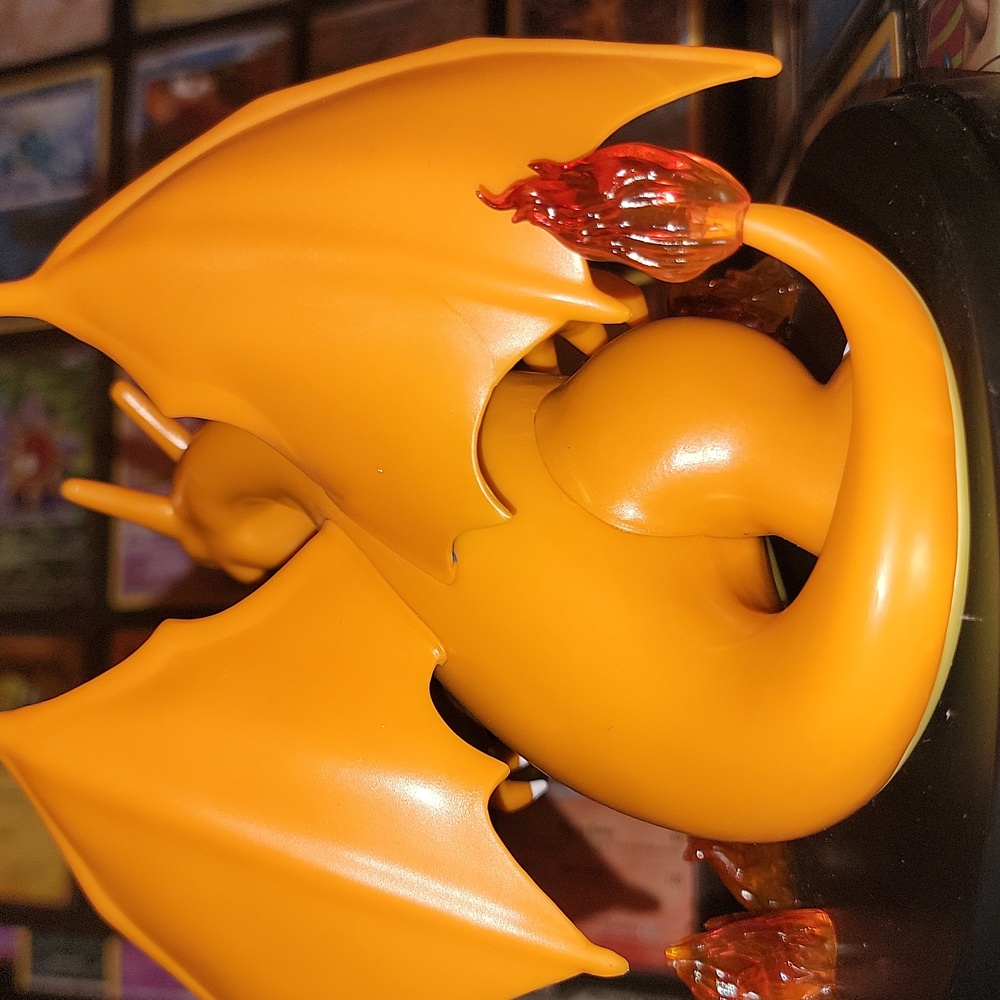 Charizard Figure Display - Picture 10 of 10